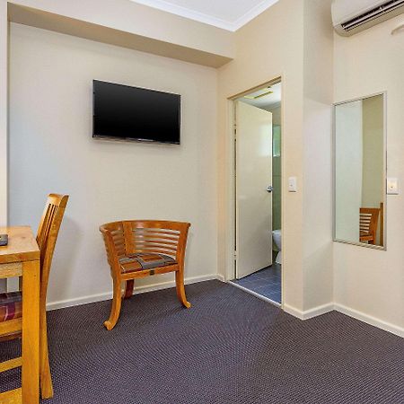Quality Hotel Darwin Airport Екстериор снимка A typical studio apartment