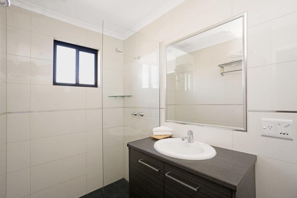 Quality Hotel Darwin Airport Екстериор снимка Bathroom