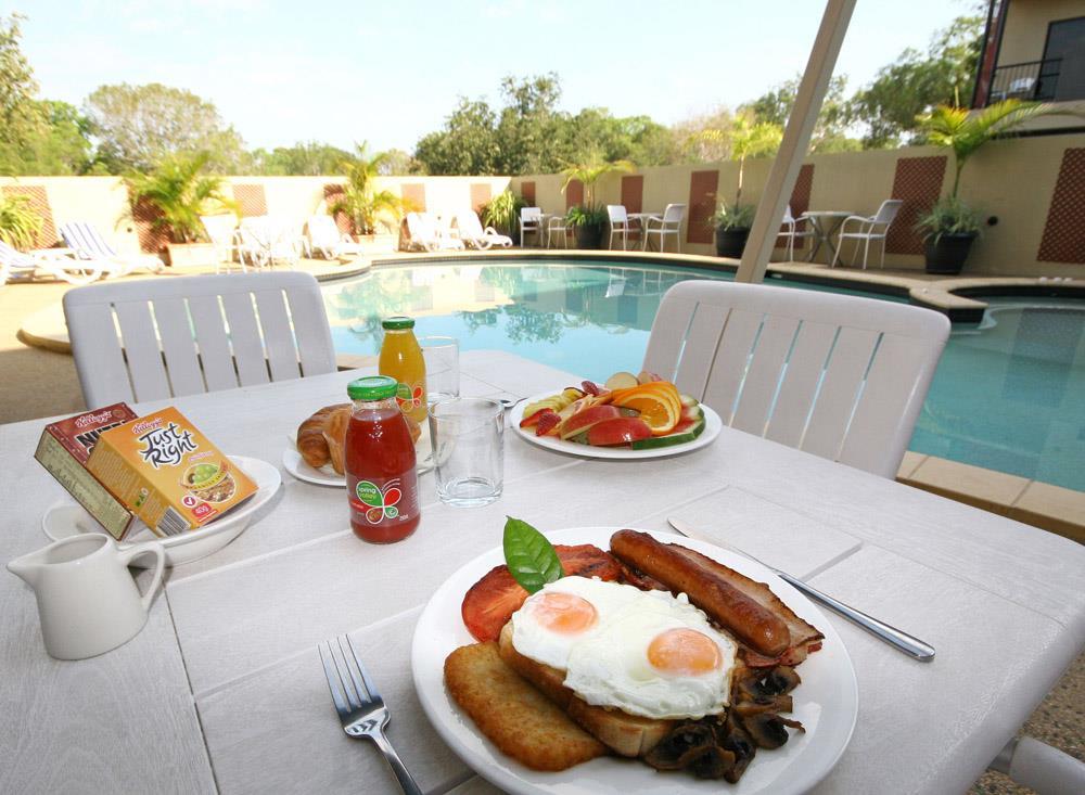 Quality Hotel Darwin Airport Екстериор снимка Breakfast at a motel