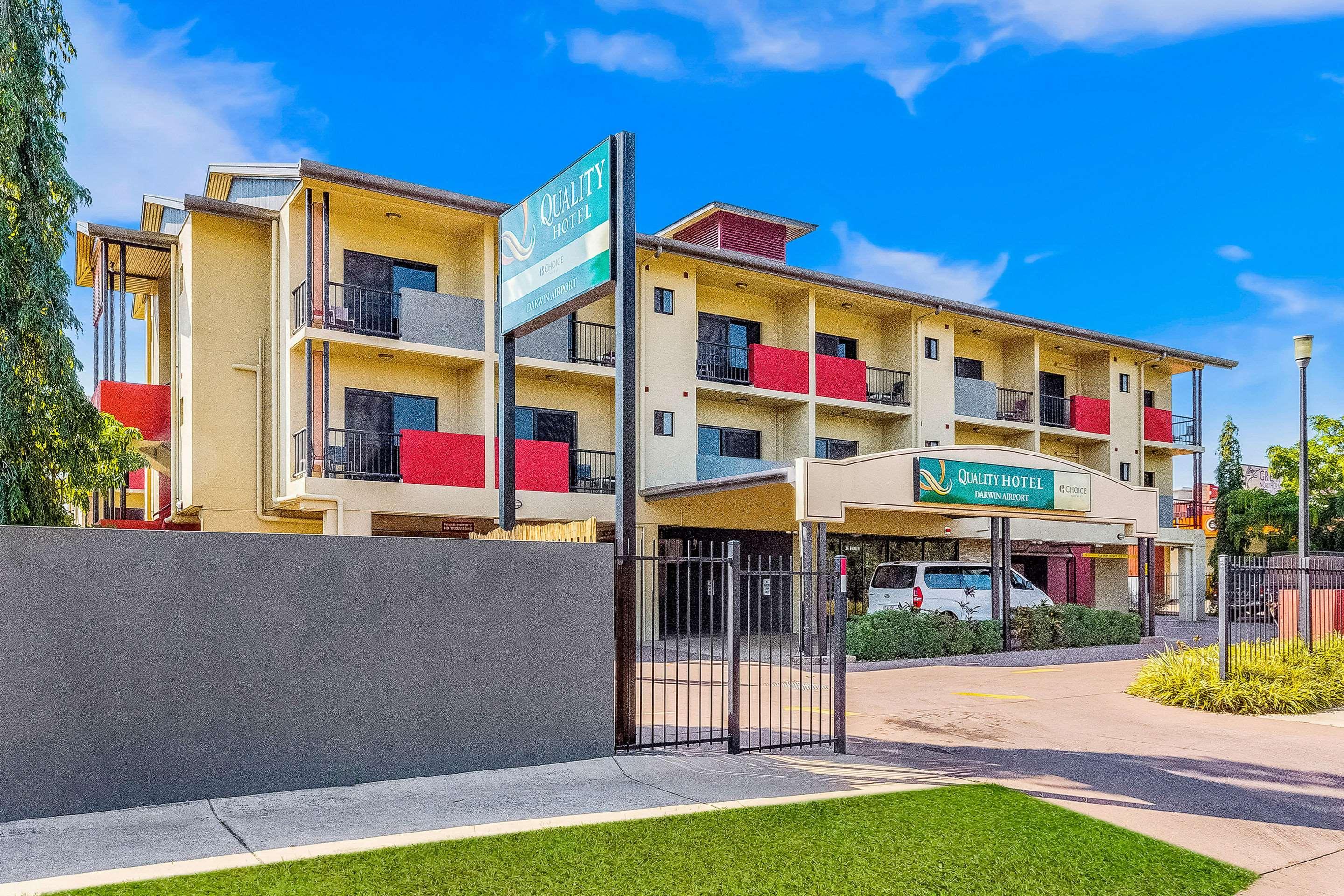 Quality Hotel Darwin Airport Екстериор снимка The Village, 2016