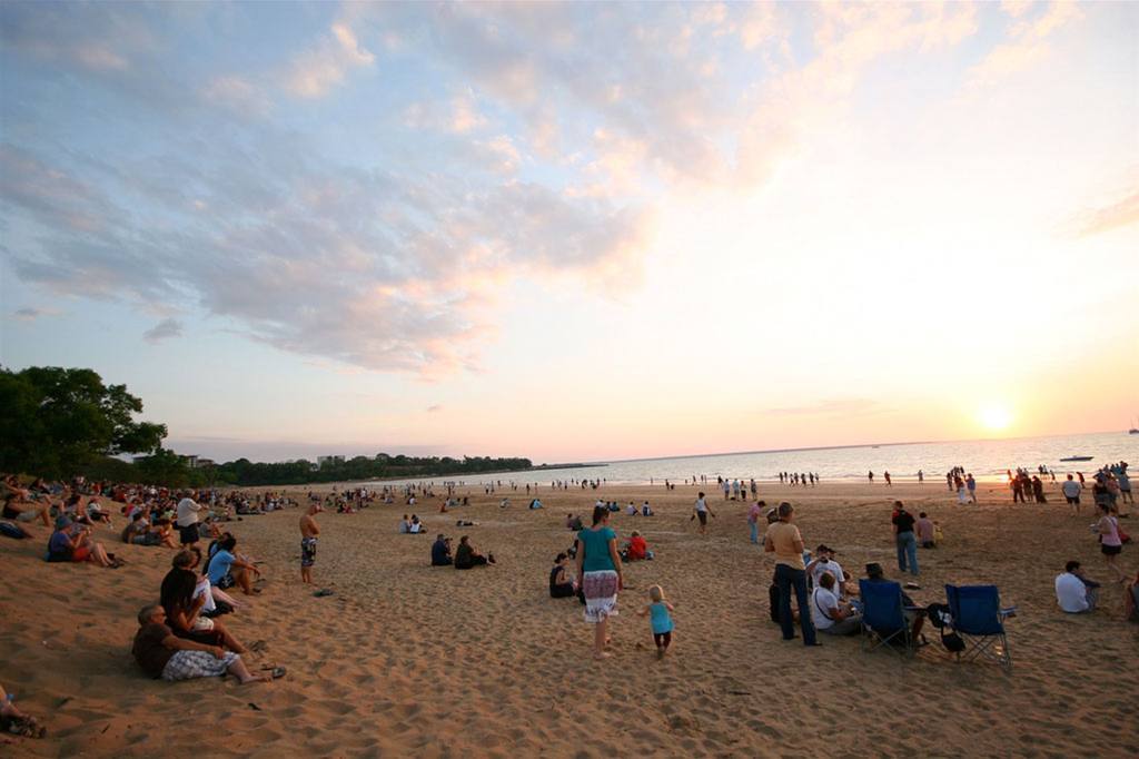 Quality Hotel Darwin Airport Съоръжения снимка Sunset at the beach