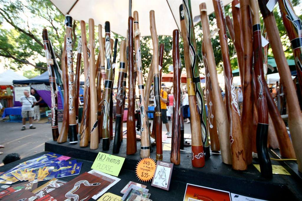 Quality Hotel Darwin Airport Съоръжения снимка A selection of various types of didgeridoos