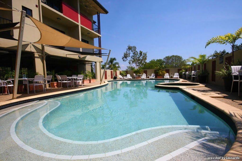 Quality Hotel Darwin Airport Екстериор снимка The pool at the Mantra on the Pool